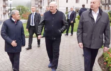 Лукашенко еле ходил во время поездки в Азербайджан