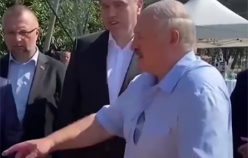 Врач о Лукашенко: Его что, некому вылечить?