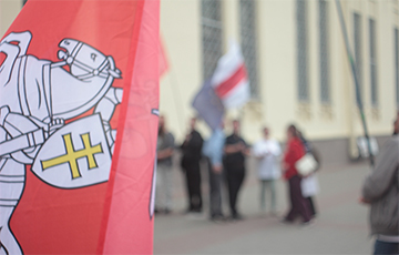 «Колхозной диктатуре - баста!»: пикеты «Европейской Беларуси» проходят в центре Минска
