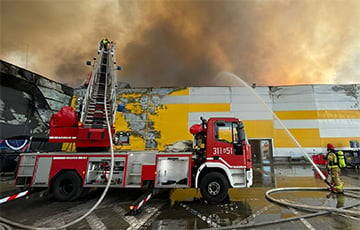 Пожар уничтожил торговый центр в Варшаве