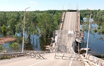 Как выглядит взорванный мост через Днепр на границы Беларуси и Украины