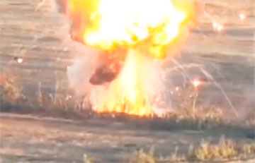 Детонация боекомплекта разорвала на части БМП-2 московитских оккупантов