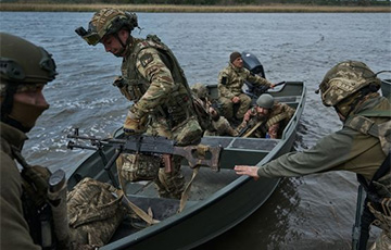 Украинские пограничники показали, как патрулируют границу с Беларусью по Днепру