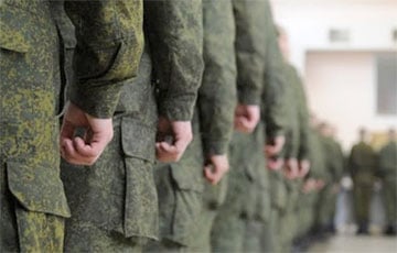 Беларуска подробно спросила у Минобороны о массовых вызовах мужчин в военкоматы