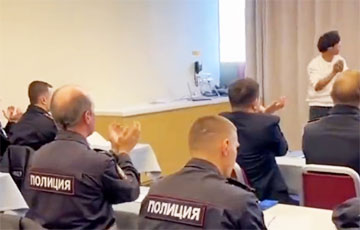 В Сети появилось видео, как московитские полицейские учат китайский язык