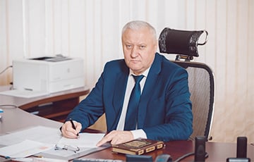 Уборщицу Мозырского НПЗ задержали за критику директора «Мозырьсоли»