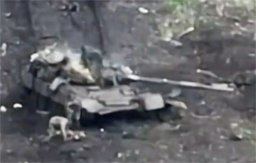 ВСУ уничтожили московитский танк и его экипаж на Бахмутском направлении