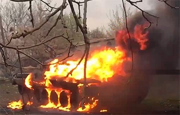 Подбитый украинскими пограничниками танк оккупантов феерично горит