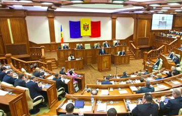 Парламент Молдовы назначил референдум о вступлении в ЕС на 20 октября