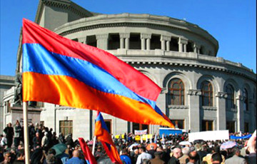 В Ереване стартовало многотысячное шествие оппозиции