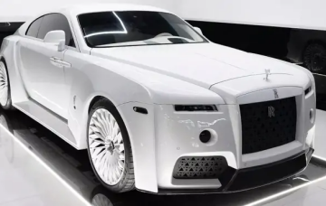 Золото и кожа змеи: дебютировал самый экстравагантный Rolls-Royce