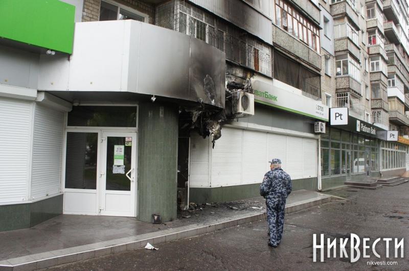Неизвестные сожгли отделение «Приватбанка» в Николаеве