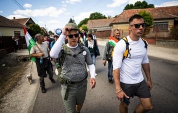 Главный оппонент Орбана провел протестный марш в Румынию