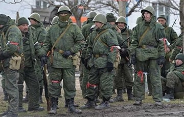 Напуганные московитские солдаты «укрепляют» свои позиции гробами