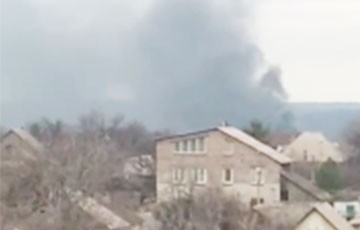 В Мариуполе на базе московитских войск раздались взрывы и начался пожар