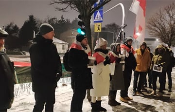 Беларусы Варшавы вышли на акцию памяти Вадима Храсько, убитого лукашистами в колонии