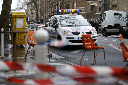 Cкончалась раненная в перестрелке под Парижем сотрудница полиции