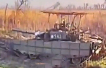 Украинский дрон атаковал «нафаршированный» московитский танк