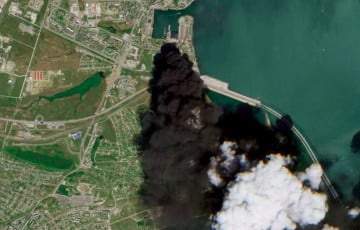 Масштабный пожар в порту Керчи можно увидеть из космоса