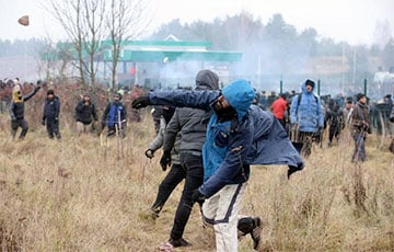 Белорусские силовики направили 150 нелегалов на штурм польской границы