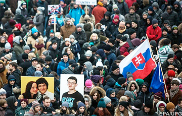В Словакии прошел многотысячный митинг в память о погибшем журналисте