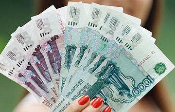 Московиты выносят наличные из банков со скоростью 2,6 миллиарда рублей в час