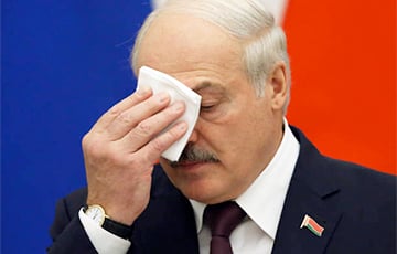 Лукашенко повис над пропастью