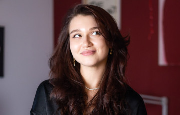 «Окончить факультет международного права, чтобы зарабатывать маникюром? Легко!»