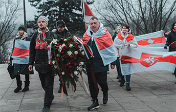 Беларусы Варшавы возложили цветы в честь повстанцев Калиновского