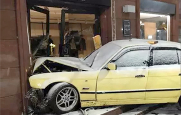 BMW влетела в люксовый бутик в центре Минска