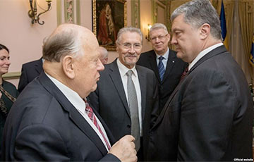 Фотофакт: Станислав Шушкевич встретился с президентом Украины