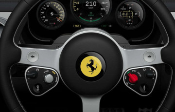 Глава Ferrari рассказал о сенсорных экранах и моде на кнопки