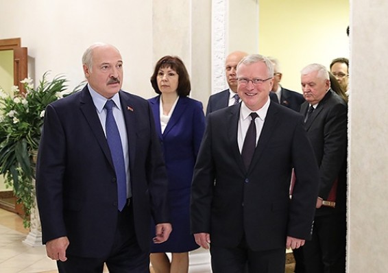 Лукашенко рассказал, что требует от чиновников