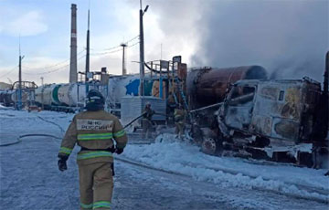 Мощный пожар в Иркутской области РФ: горят цистерны с топливом для армии