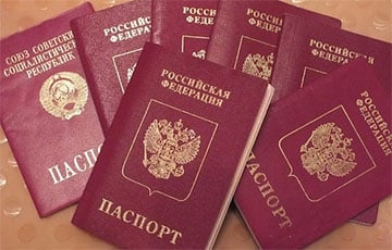 В Московии чиновников и сотрудников госкомпаний обязали сдать загранпаспорта
