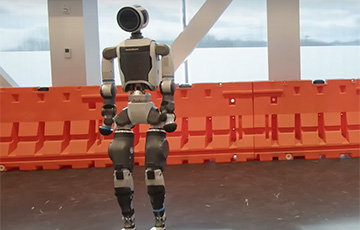 Робота Boston Dynamics научили танцевать брейк-данс