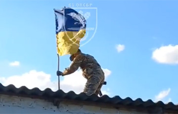 ВСУ подняли флаг Украины в освобожденном селе в Херсонской области