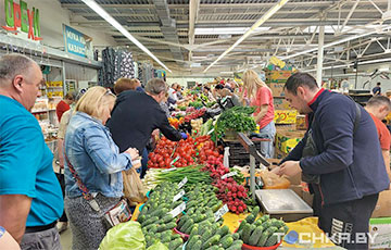 Сезонные овощи на рынке и в магазинах: сравнили цены