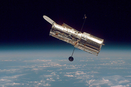 Hubble показала снимок галактики с тяжелыми и яркими умирающими звездами
