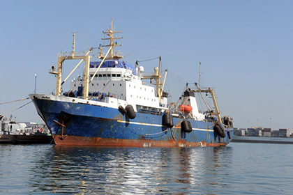 Пожар на пришвартованном в канарском порту российском траулере потушен