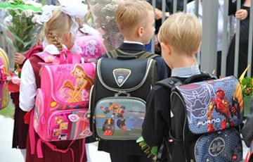 В Минске открылись школьные базары: сколько стоят комплекты для школьников?