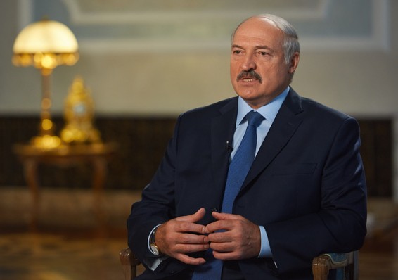 Лукашенко о возможности передачи власти сыну: Это должно что-то чрезвычайное произойти