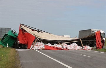 Под Гродно фура столкнулась с трактором