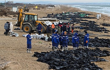 В Крыму объявили чрезвычайное положение из-за разлива мазута в Черном море