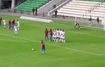 Видеофакт: В чемпионате Беларуси забили самый невероятный гол