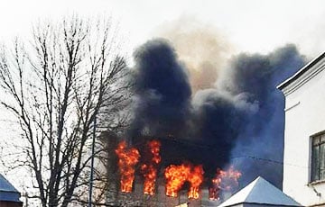 В Твери горит здание НИИ-2 Минобороны Московии