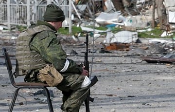 Во время сдачи в плен московитский солдат попытался бросить гранату в украинских десантников