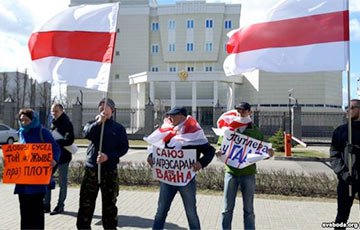 Белорусская милиция встала на защиту Путина