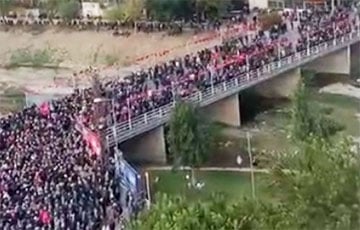 Турция вышла на массовую антиправительственную акцию