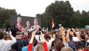 В Минске проходит пикет Тихановской, пришло более 10 тысяч человек